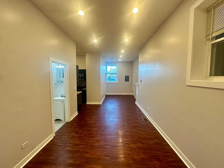 2942 W Montrose Ave #2944-1 — Photo 4