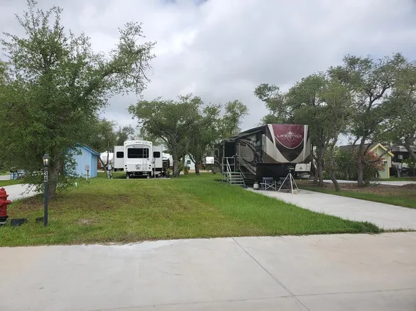 1402 W Corpus Christi St #34, Rockport, TX 78382