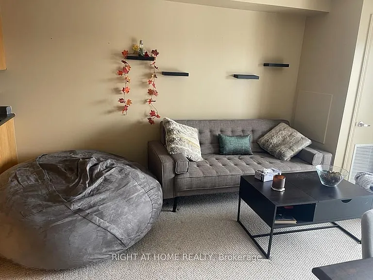 41 Goodwin Dr #404 — Photo 3