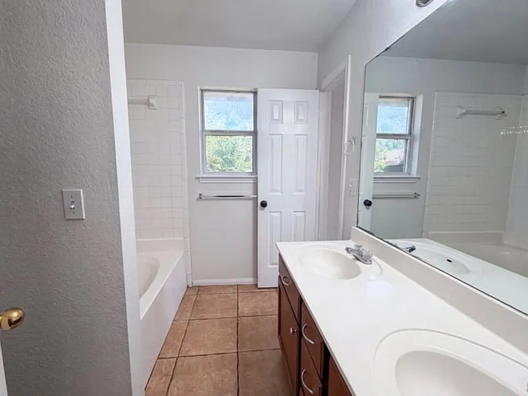 507 Abu Bakar Dr — Photo 6