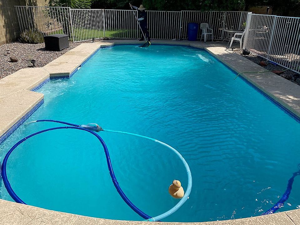 2nd image of 608 E Muriel Dr