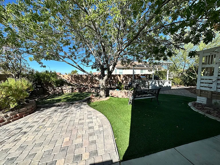 1380 Haven Green Ct — Photo 33