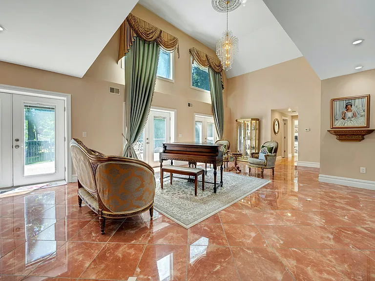 252 Mabel Pl — Photo 10