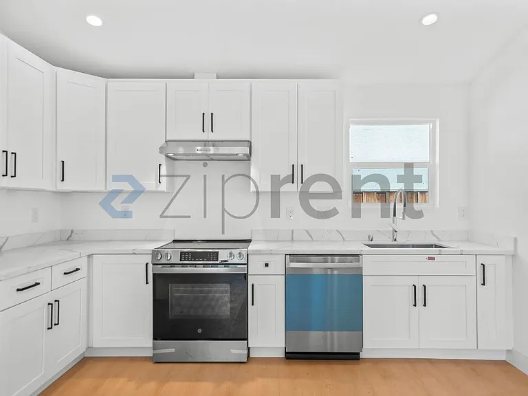 374 S 21st St #2 — Photo 14