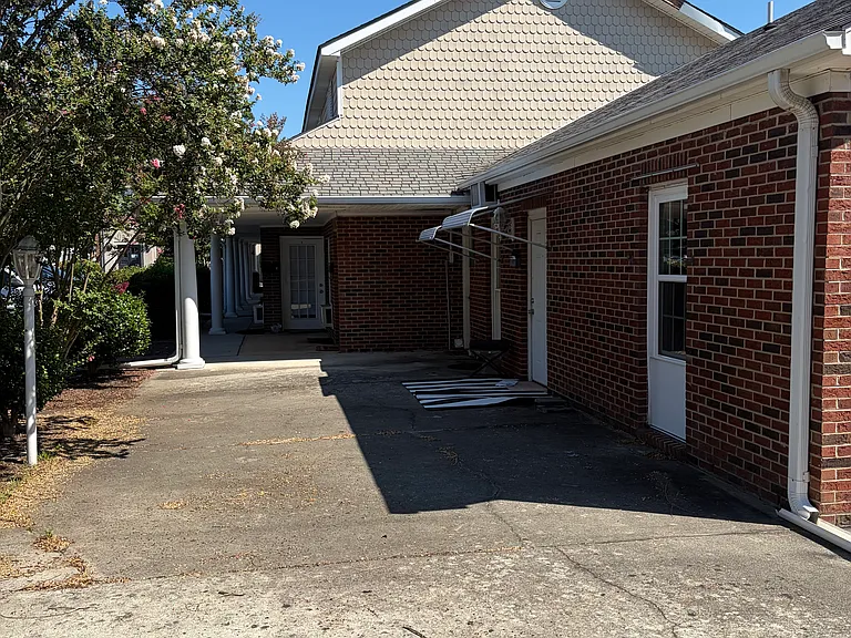113 W College Ave #8 — Photo 1