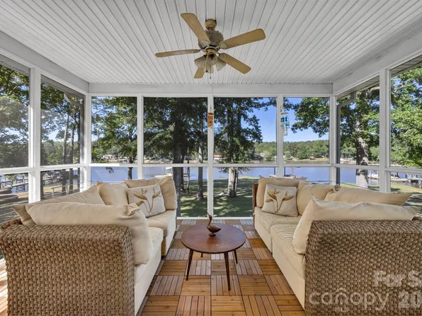 1960 White Rd, Camden, SC 29020