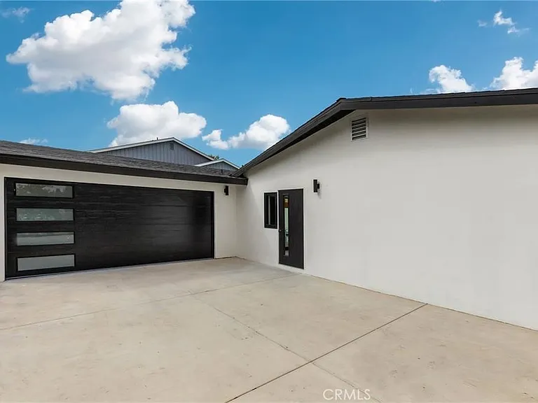 335 University Dr — Photo 25