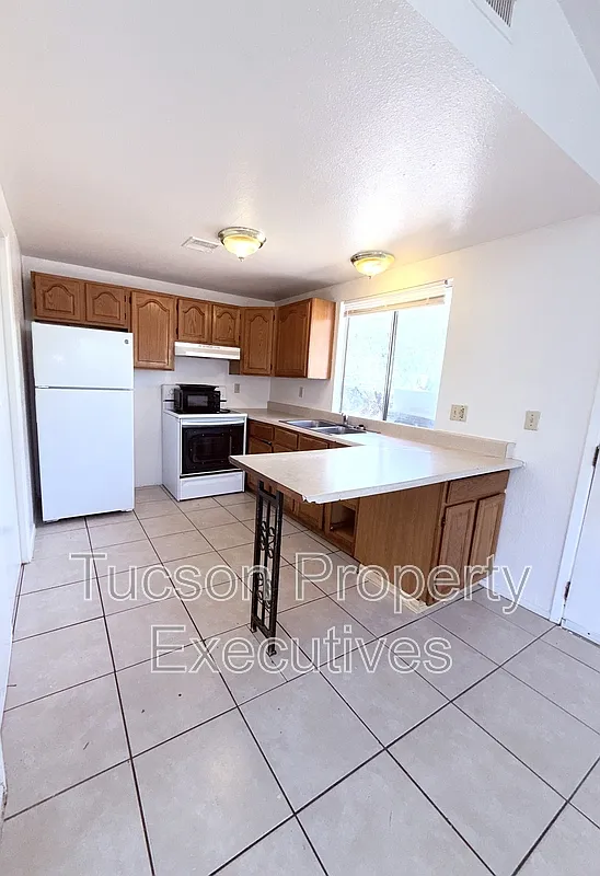 2 bed, 1.0 bath, 1100 sqft, $1,350 — Photo 1