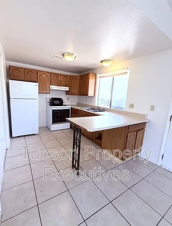 445 E Delano St #1