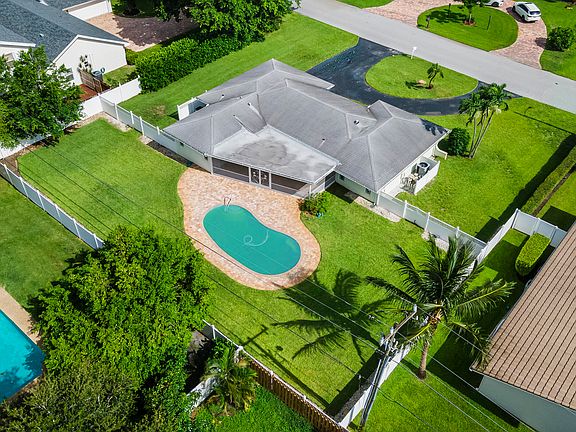 4th image of 3110 Sherwood Boulevard