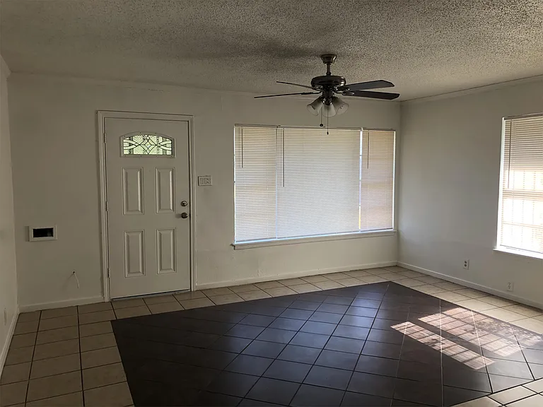 801 N Crawford St — Photo 1