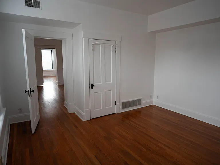 1104 1/2 N High St #A — Photo 11