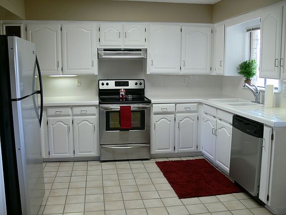 3rd image of 9200 Martin Dr