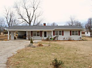 323 N Vine St, Marshfield, MO 65706