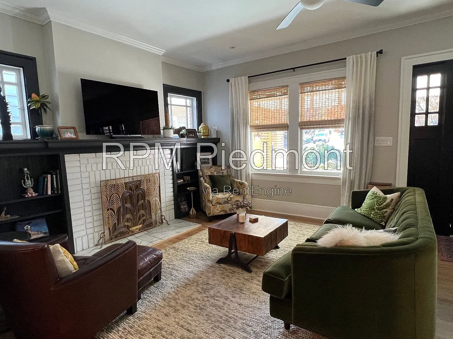 3 bed, 2.0 bath, 2590 sqft, $5,000 — Photo 2
