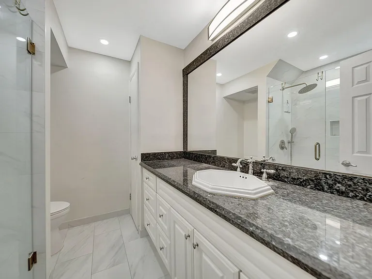 3100 NE 49th St #403 — Photo 29