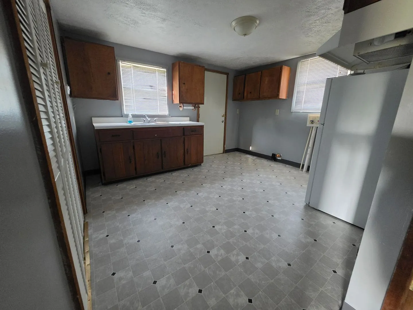 2 bedroom, 1 bath house — Photo 2