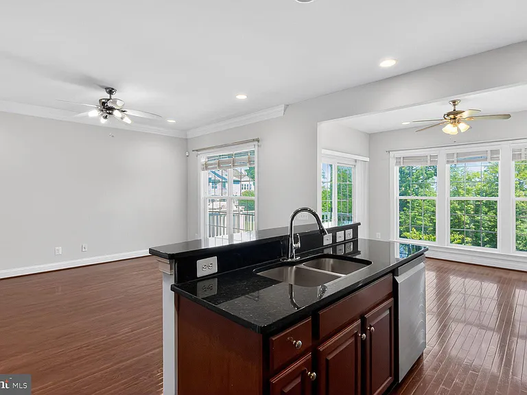 25450 Hopton House Ter — Photo 14