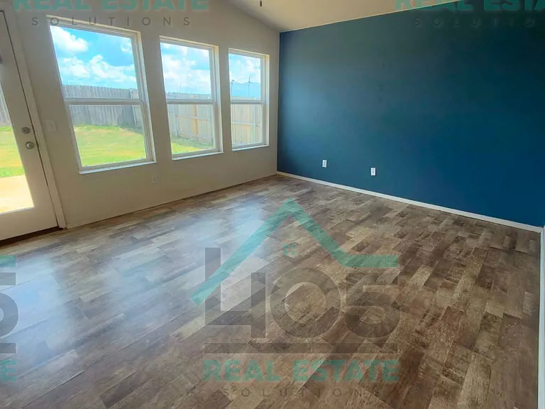 10345 Aberdeen Dr — Photo 2