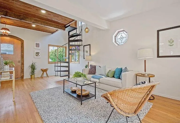 Pease Ct — Photo 2