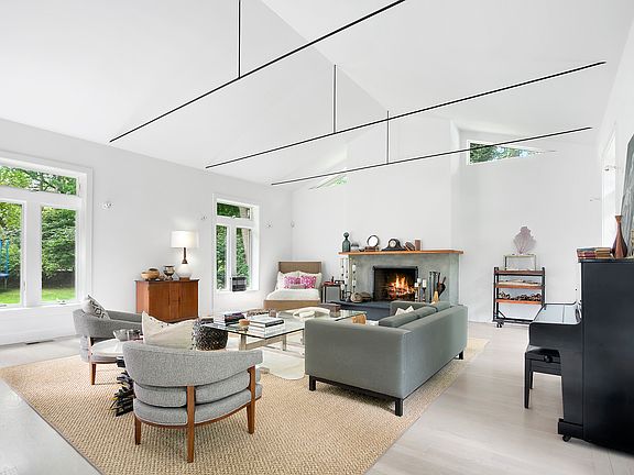 4th image of 4 Windsor Ln