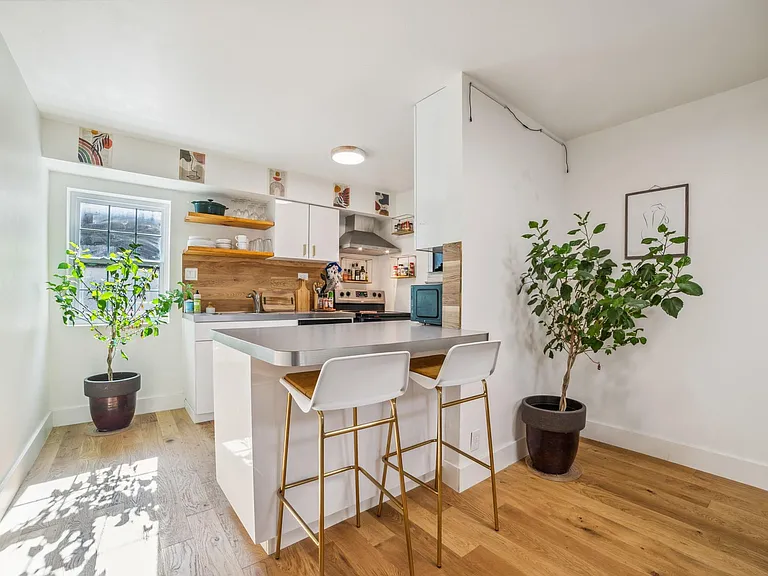 300 Crockett St #111 — Photo 9