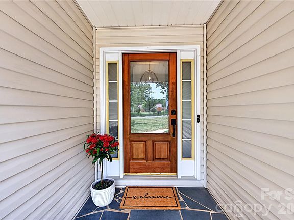 4th image of 8121 Poplar Grove Cir