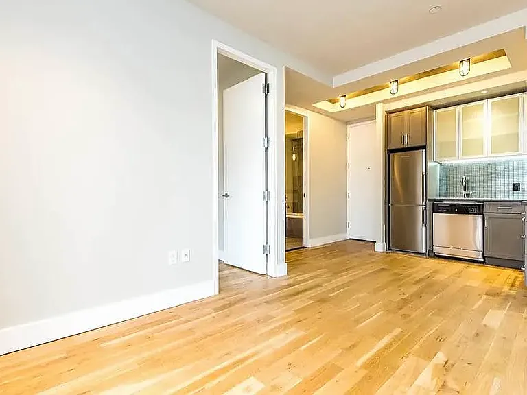 185 Leonard St #3E — Photo 6