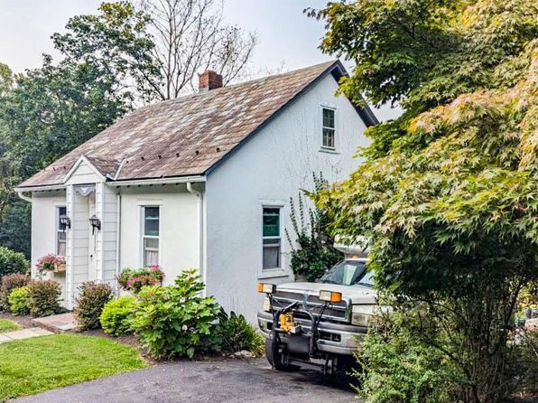3112 Honeysuckle Rd, Bethlehem, PA 18015
