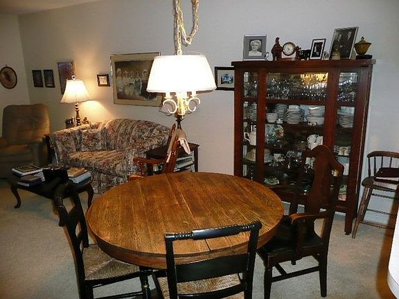 4th image of 963 Country Club Dr