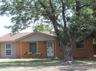 1304 Oak Ave, Panhandle, TX 79068