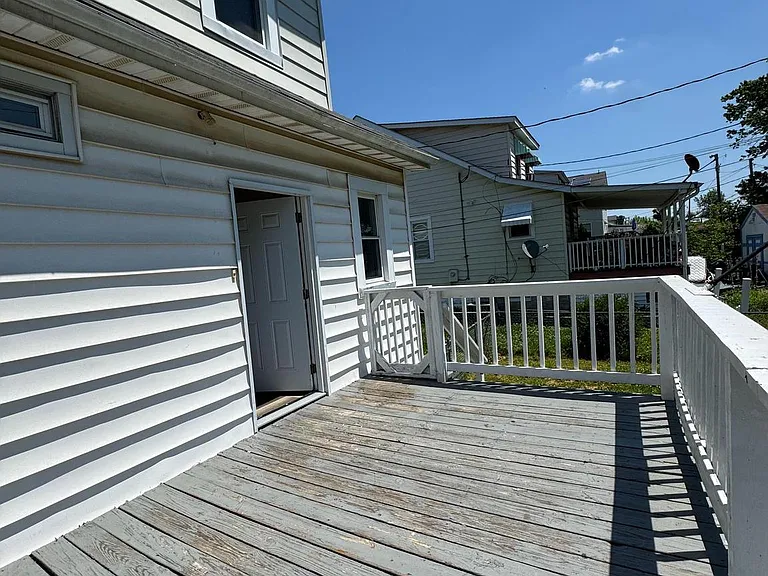 105 Williams Ave — Photo 4