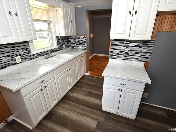 2nd image of 3606 Dale Ave