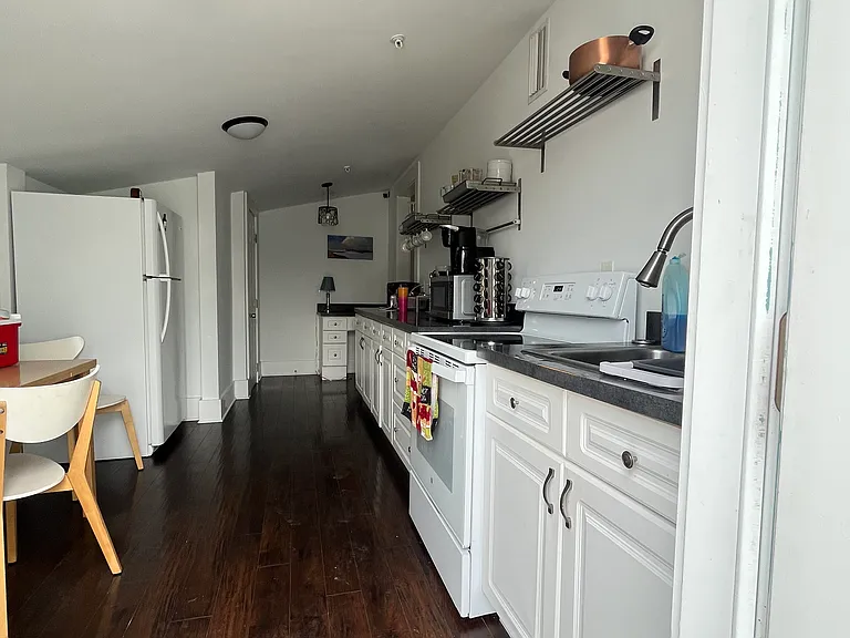 132 King St #2 — Photo 3