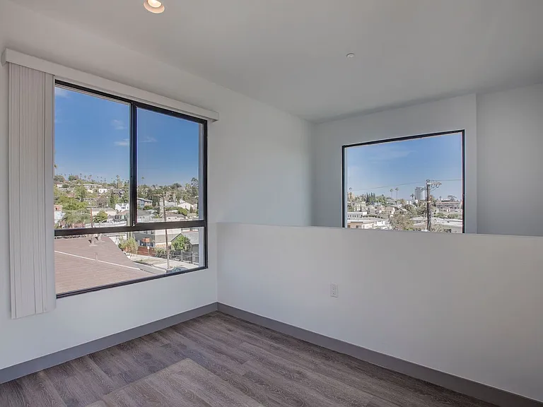 4255 Lockwood Ave — Photo 13