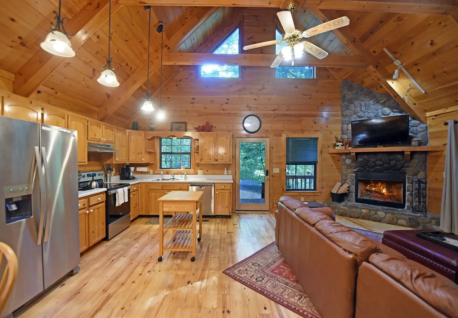 2 bed, 1344 sqft, $2,100 — Photo 3