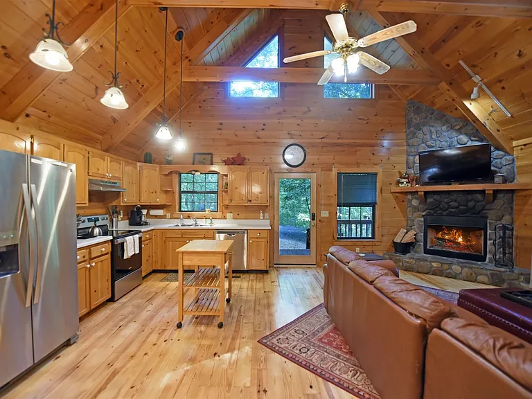 890 Sunrise Valley Rd — Photo 3