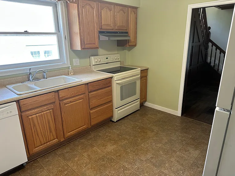 2215 Iowa St — Photo 5