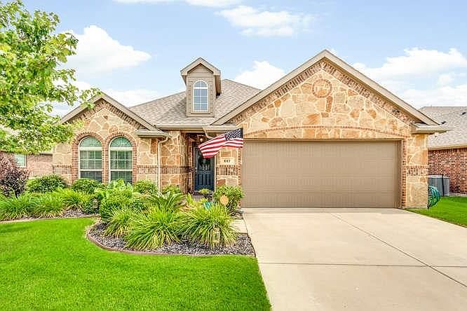 1st image of 117 Lacy Oak Ln
