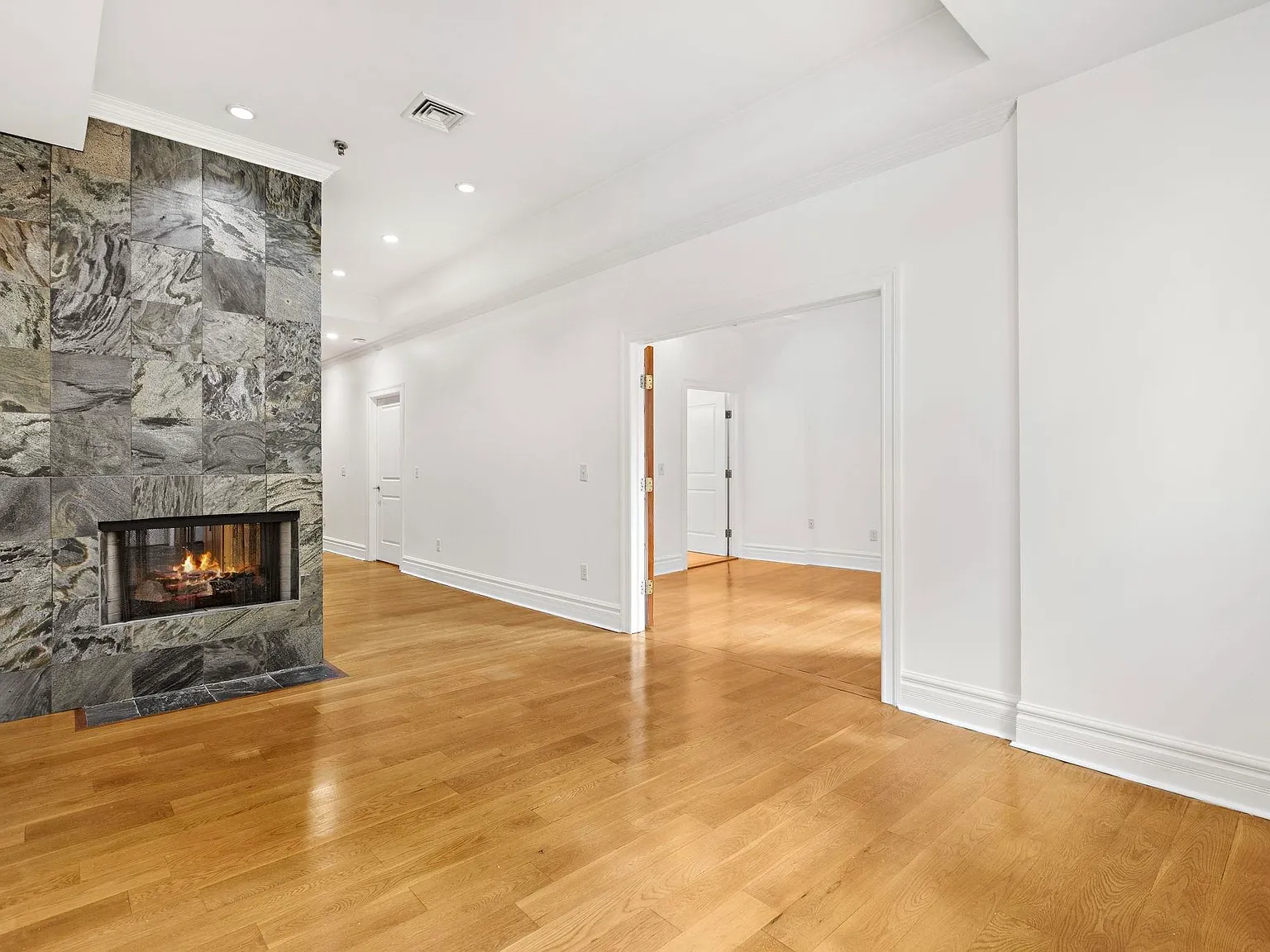 2 bed, 2.0 bath, 1037 sqft, $4,300 — Photo 1