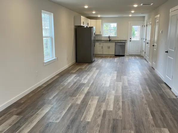 212 King St, Greer, SC 29651