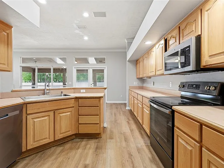 1111 SW 80th Dr — Photo 7