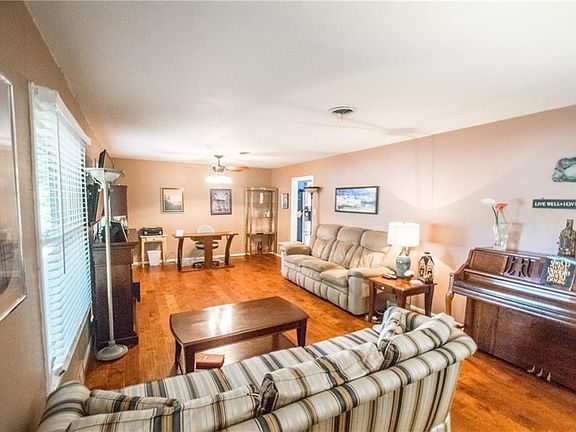 3rd image of 2202 Kayewood Dr