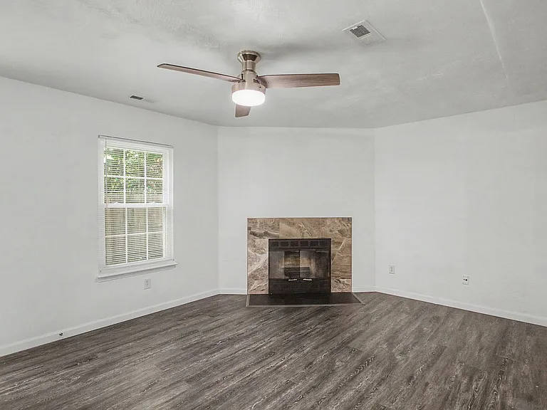 4327 Lacy Cove Ln — Photo 4