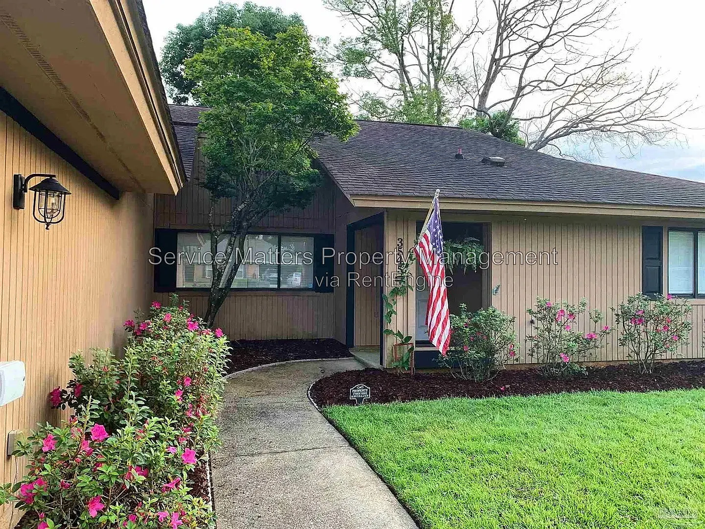 3 bed, 3.0 bath, 2045 sqft, $2,600 — Photo 2