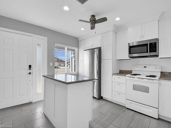 3rd image of 309 Cape Coral Pkwy W APT 201