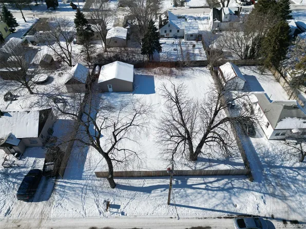 211 Oxford St, Bay City, MI 48708