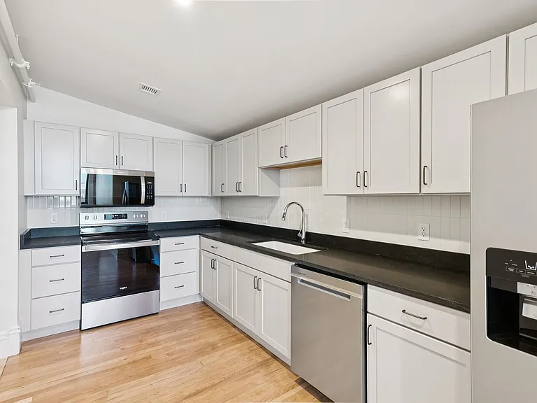 129 Main St — Photo 7