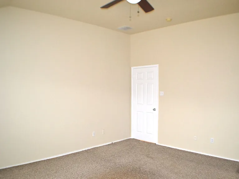 1013 Clear Creek Dr — Photo 10