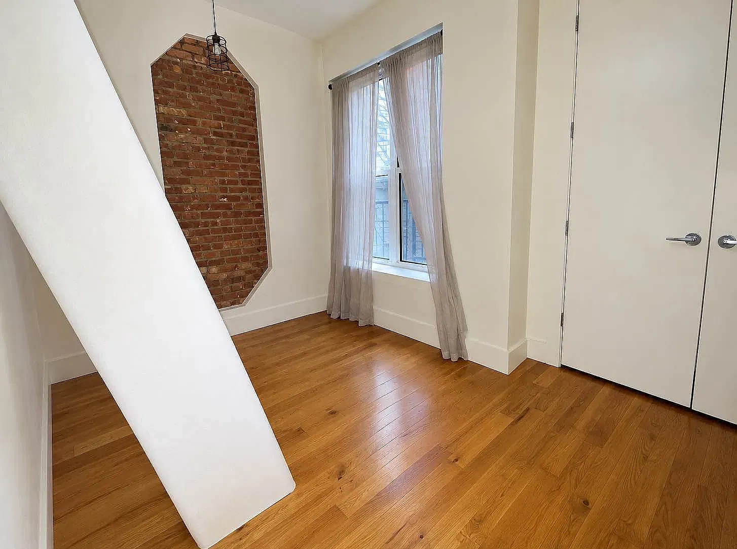 909 Saint Mark's Avenue — Photo 3